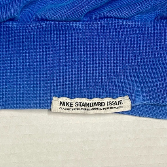 Nike Men's Blue Hoodie Sweater with extra zipper pocket - Picture 9 of 11